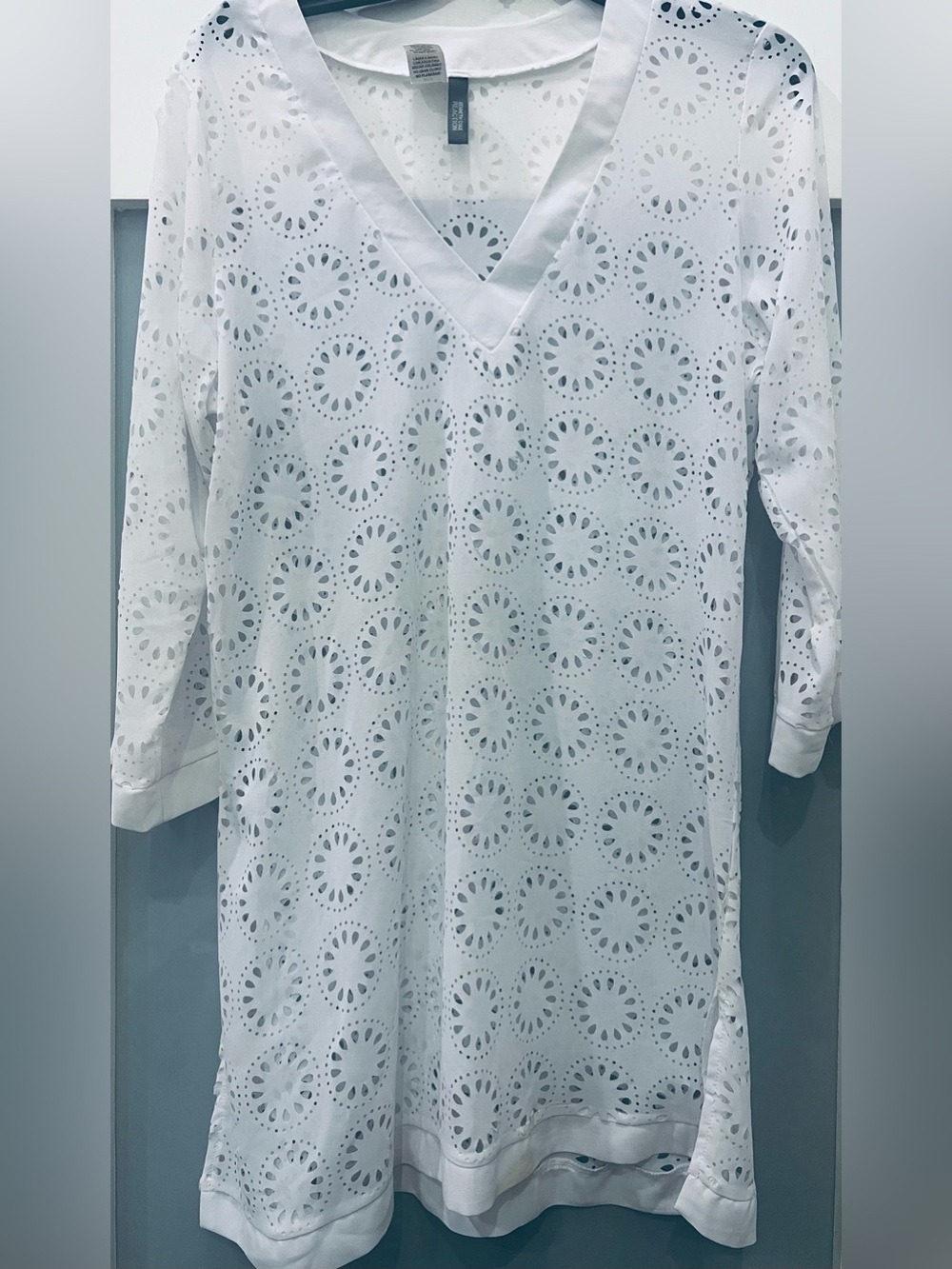 Kenneth Cole Reaction White Laser Cut scalloped hem Beach Coverup Large